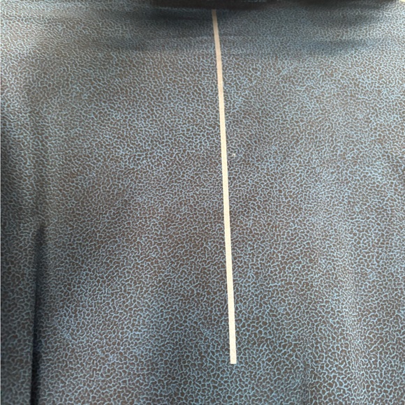 Lululemon Men’s Active Jacket
Pyroclastic Carbon Blue Black - Picture 2 of 8